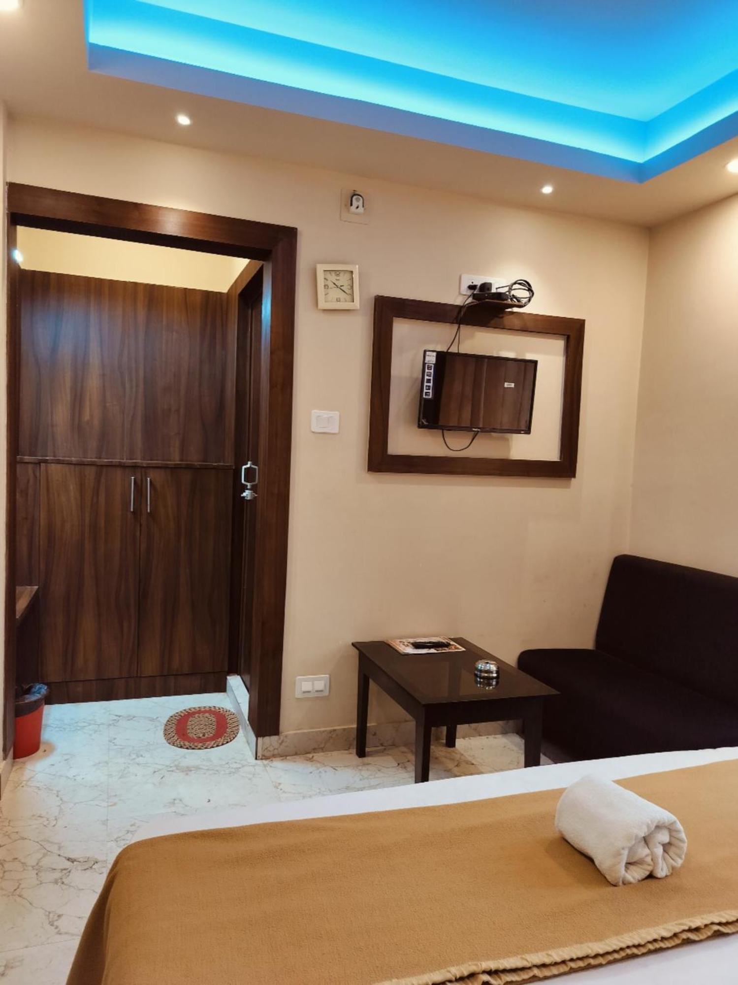 Hotel Park View - Lift Facilities- Near Sea Beach Best Choice Of Travellers By Morservices بوري المظهر الخارجي الصورة
